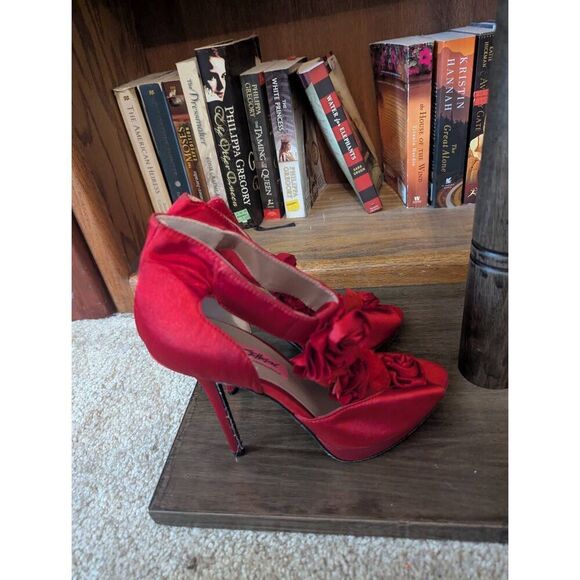 Betsey Johnson Women's Size 8 Pink Rose Pumps Heels Stiletto - Picture 2 of 6